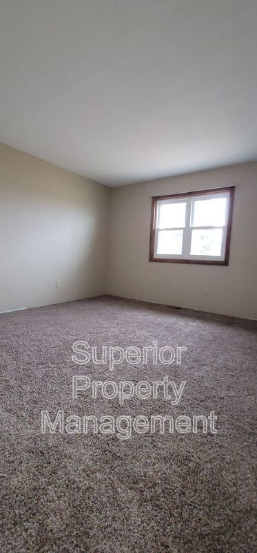 Beautiful 4 bedroom home on 2.5 acres. Available now. property image