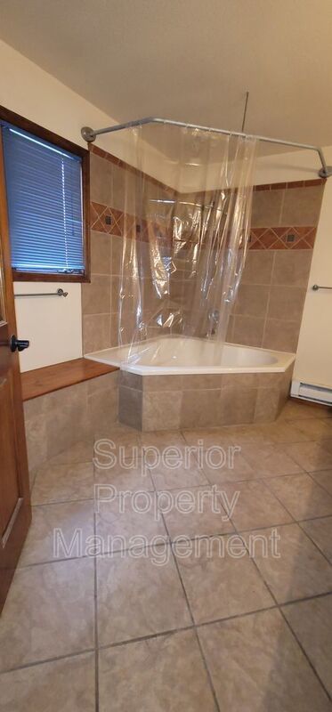 Beautiful 4 bedroom home on 2.5 acres. Available now. property image