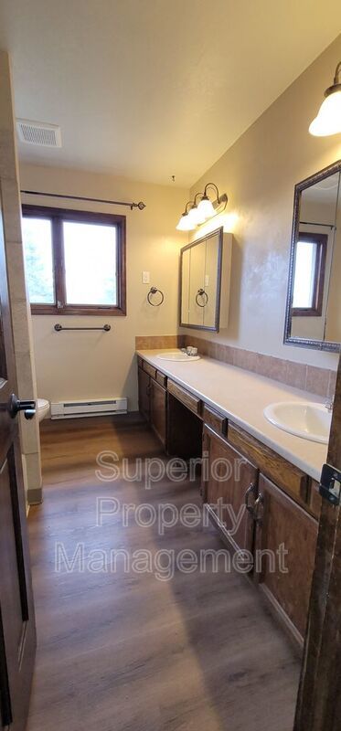 Beautiful 4 bedroom home on 2.5 acres. Available now. property image