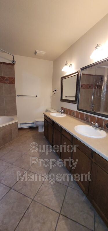 Beautiful 4 bedroom home on 2.5 acres. Available now. property image