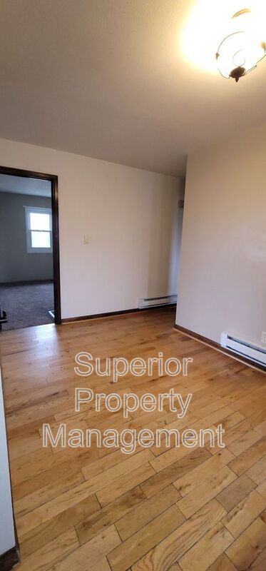 Beautiful 4 bedroom home on 2.5 acres. Available now. property image