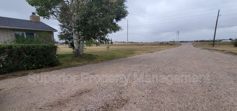 Beautiful 4 bedroom home on 2.5 acres. Available now. property image