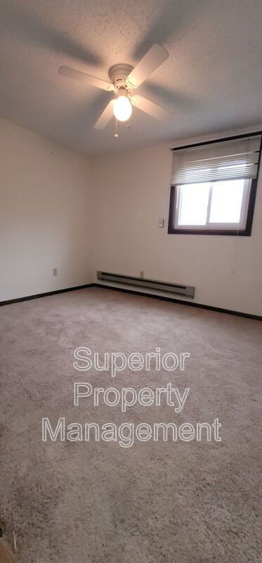 Beautiful 4 bedroom home on 2.5 acres. Available now. property image