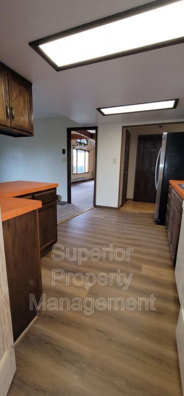 Beautiful 4 bedroom home on 2.5 acres. Available now. property image