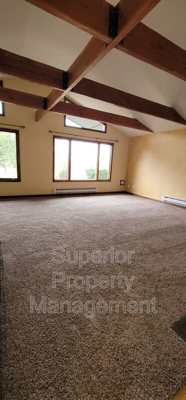 Beautiful 4 bedroom home on 2.5 acres. Available now. property image