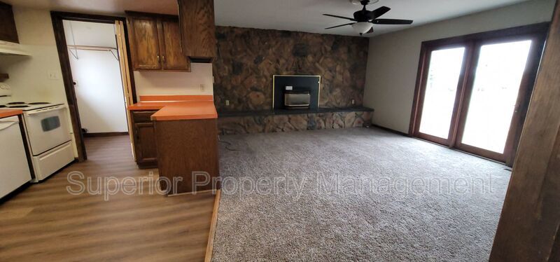 Beautiful 4 bedroom home on 2.5 acres. Available now. property image