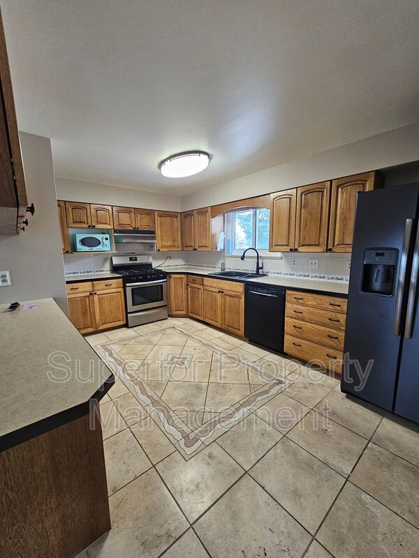 Spacious 5 Bed / 2 Bath Ranch Home – Comfortable Living in a Great Location property image