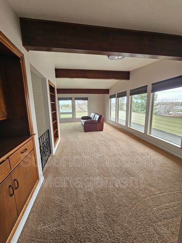 Spacious 5 Bed / 2 Bath Ranch Home – Comfortable Living in a Great Location property image