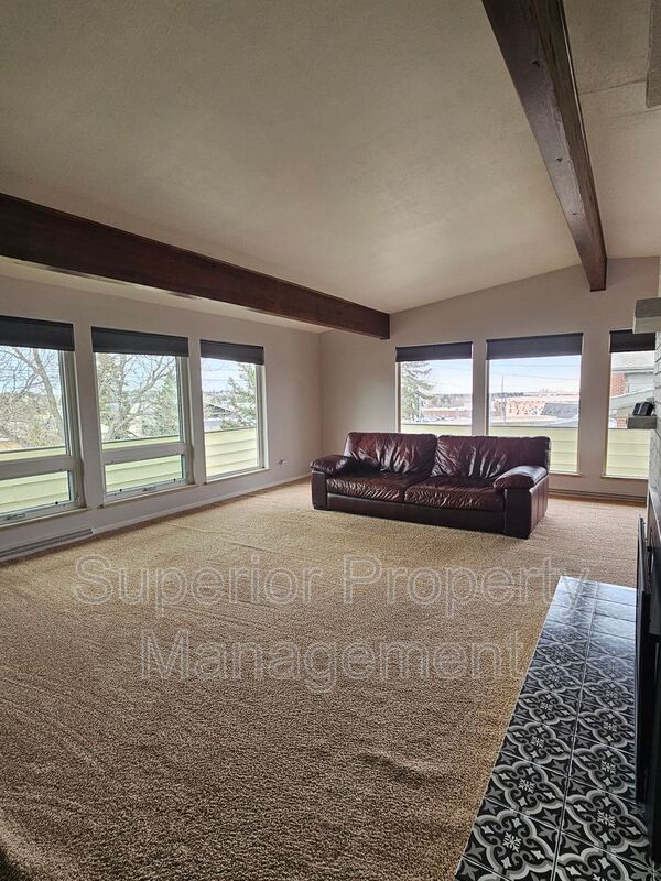 Spacious 5 Bed / 2 Bath Ranch Home – Comfortable Living in a Great Location property image