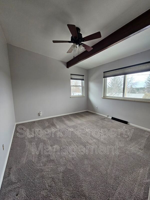 Spacious 5 Bed / 2 Bath Ranch Home – Comfortable Living in a Great Location property image