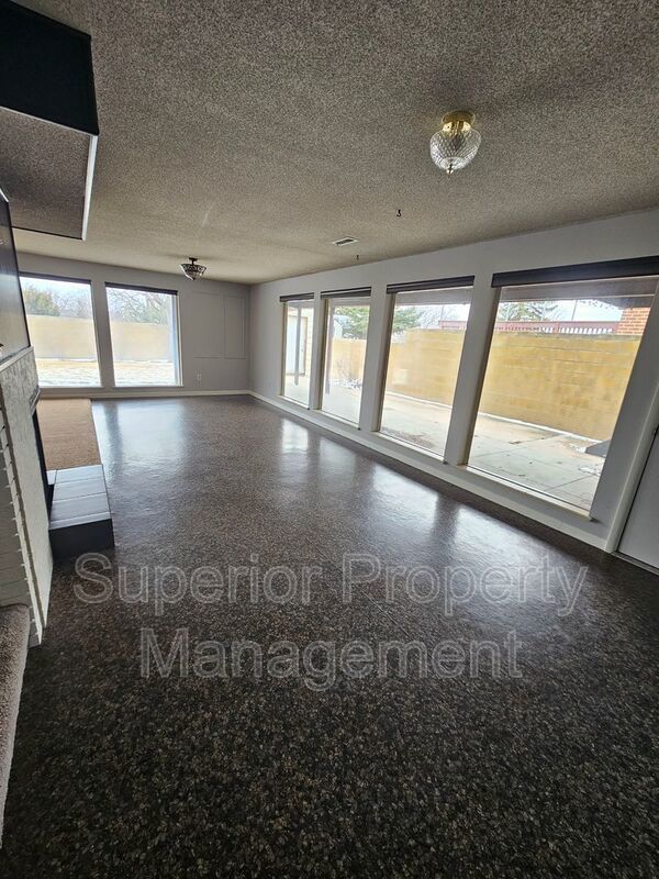 Spacious 5 Bed / 2 Bath Ranch Home – Comfortable Living in a Great Location property image