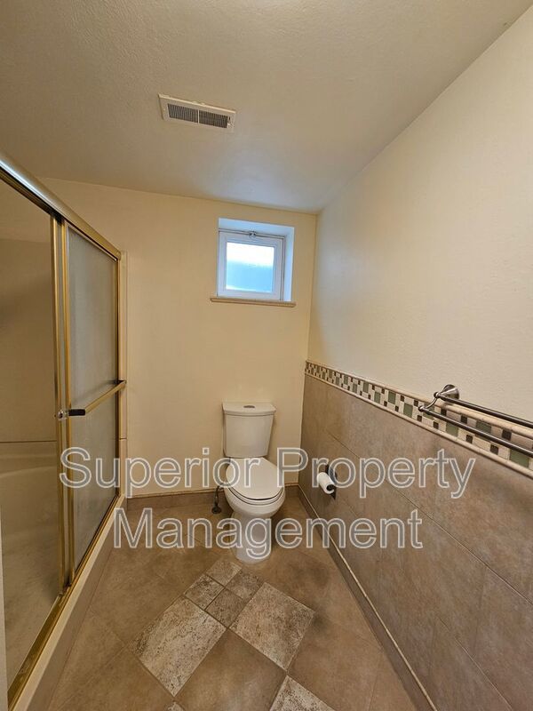 Spacious 5 Bed / 2 Bath Ranch Home – Comfortable Living in a Great Location property image