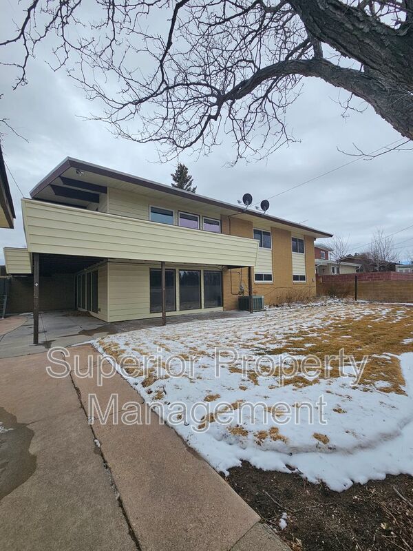 Spacious 5 Bed / 2 Bath Ranch Home – Comfortable Living in a Great Location property image