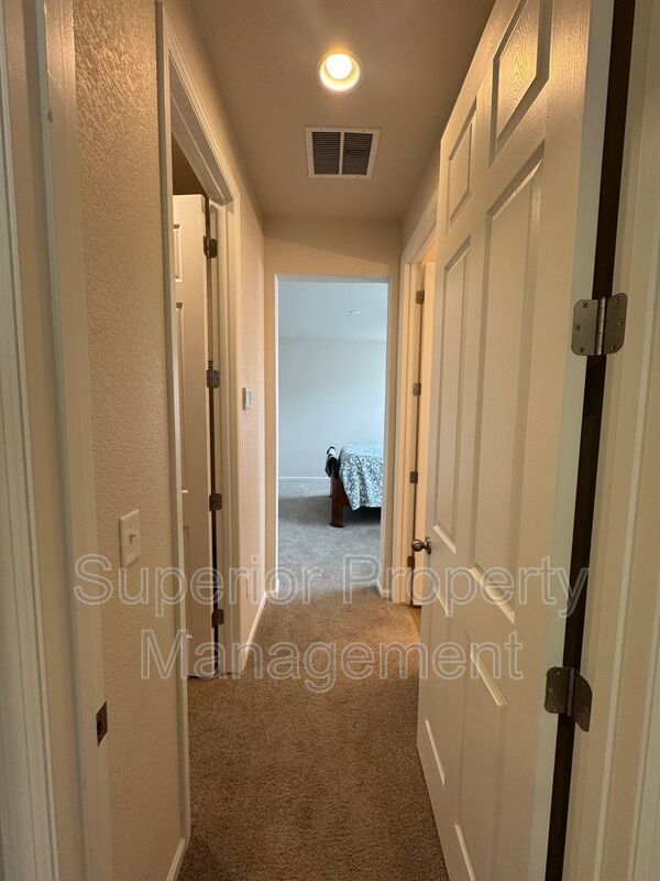 Spacious 4-Bedroom Home for Rent – Pet Friendly, Great Location & Modern Amenities property image