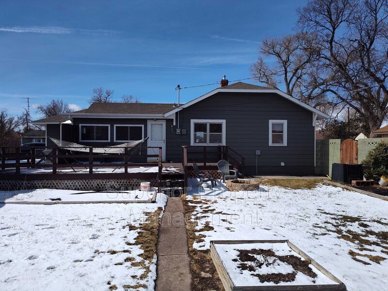 4 Bed, 2 Bath Home – 5 Minutes from Downtown | Garage & Private Deck property image