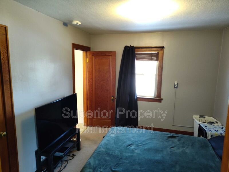 4 Bed, 2 Bath Home – 5 Minutes from Downtown | Garage & Private Deck property image