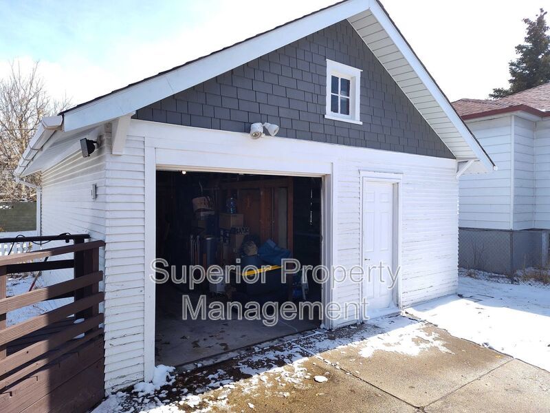 4 Bed, 2 Bath Home – 5 Minutes from Downtown | Garage & Private Deck property image